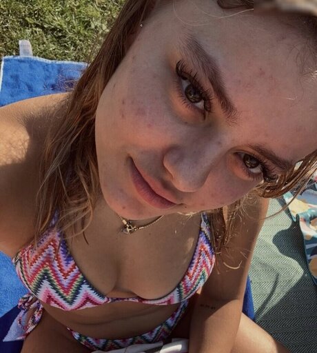 Emma Malewski ポルノスター ヌード 写真