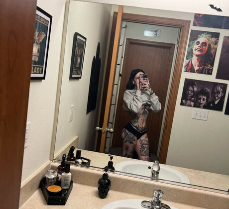 Tyniquewebster ポルノスター 美しい 画像