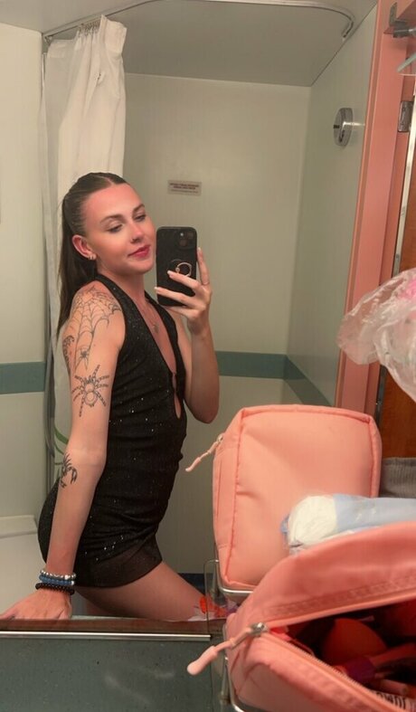 18歳以下の無料OnlyFans 無料セクシー 画像