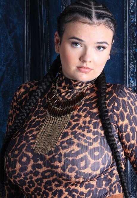 Katieexo134 xxx女優 写真