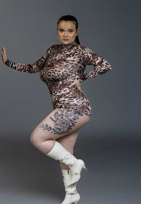 Katieexo134 ポルノスター HD 写真