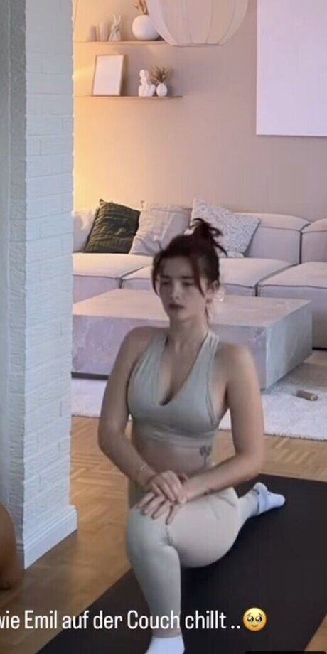 Julia Schulze エロティックなスター 写真