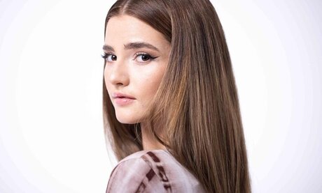 ブッシュ・オンリーファンズ ヌード 写真