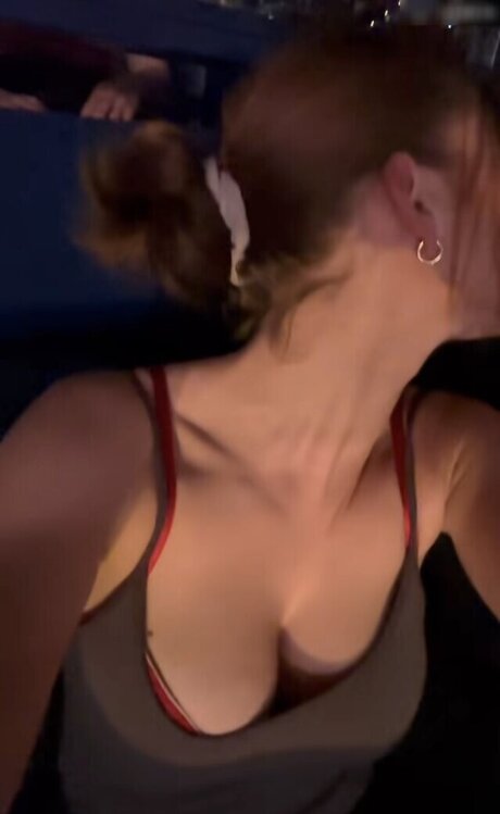 毛深い足のOnlyFans 美しいヌード 写真