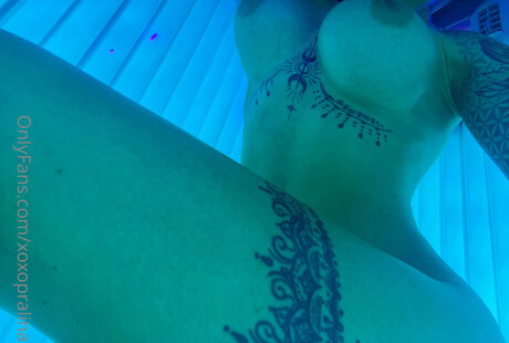 巨乳ブルネットオンリーファンズ ポルノ 写真