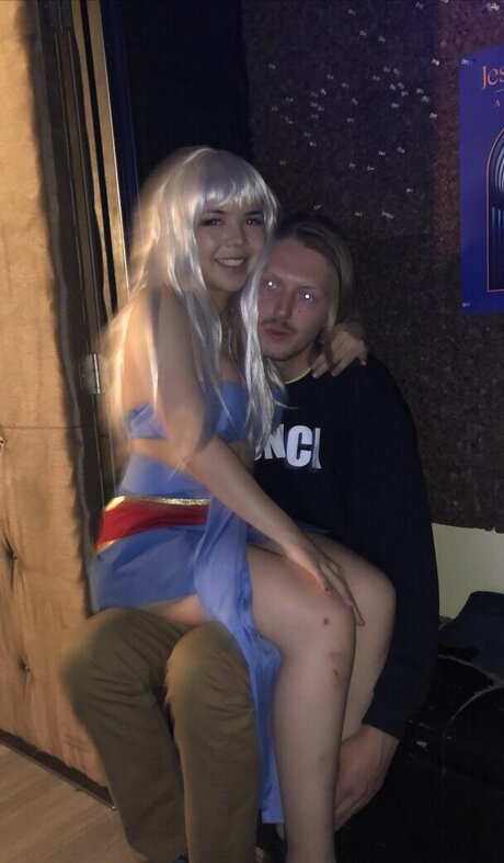 太めのブロンドオンリーファンズ ポルノ 写真