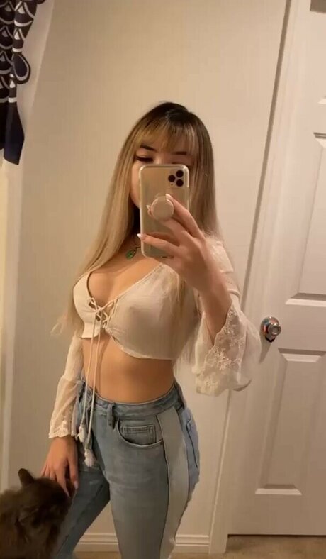 背が高くて巨乳のOnlyFans HD 画像