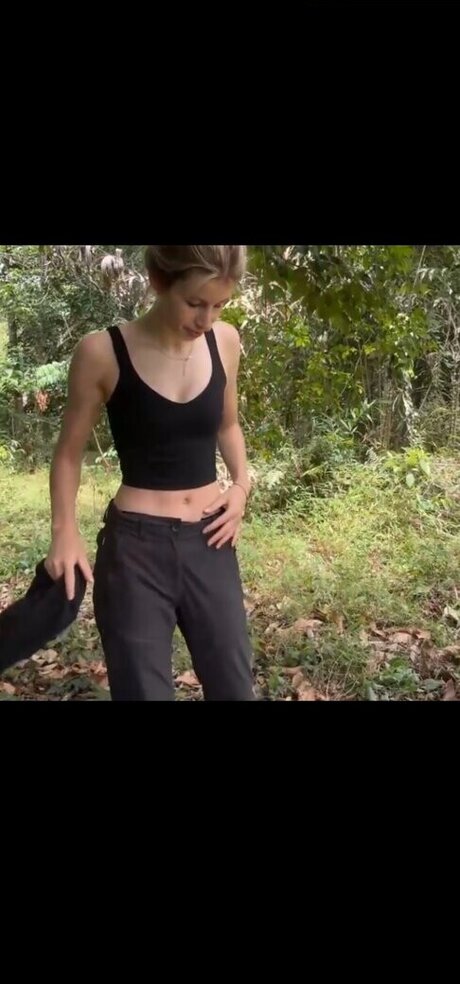 巨乳の黒人女性オンリーファンズ ヌード 画像