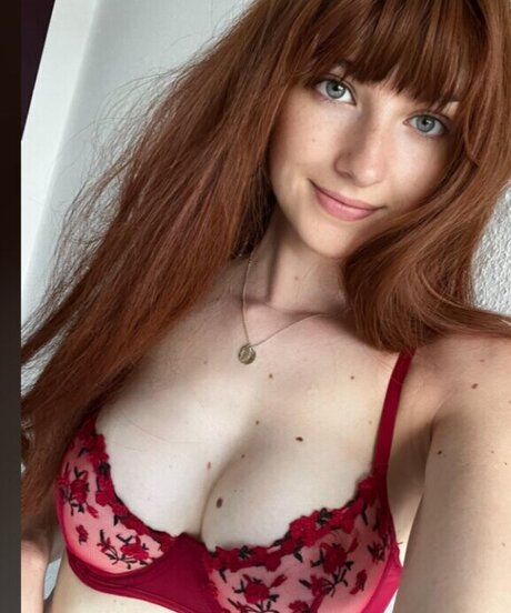 Anna Redd Please ポルノモデル 写真