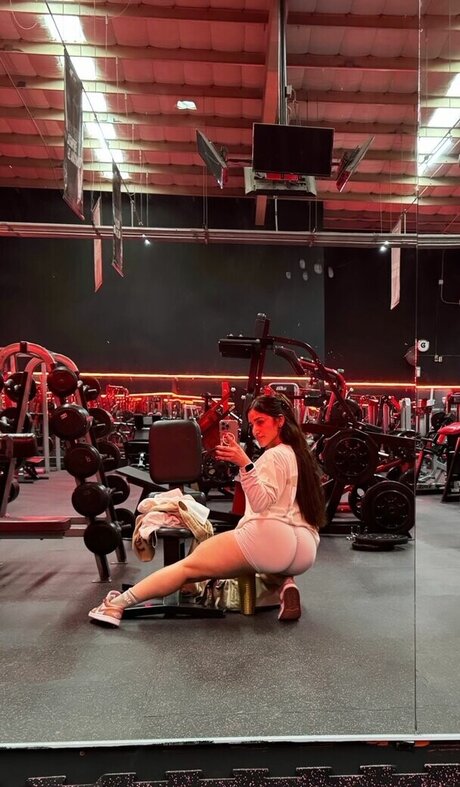 フィットネスインフルエンサーオンリーファンズ 無料アダルト 画像