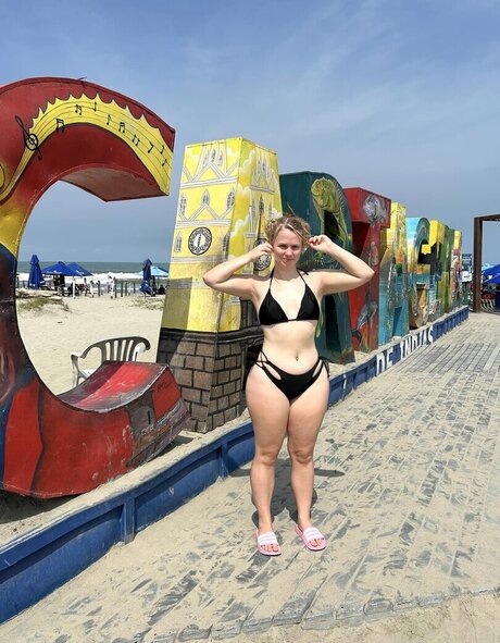 Melanie El Baghdadi ヌードモデル 写真