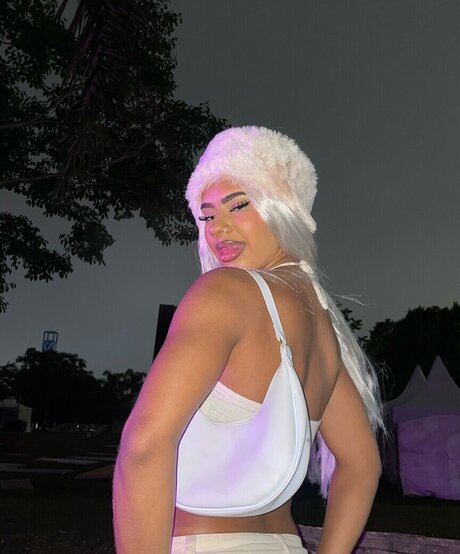 baddiejuu トップポルノスター 写真