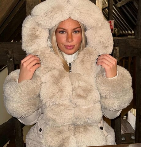 mollymercedes ヌードスター 写真