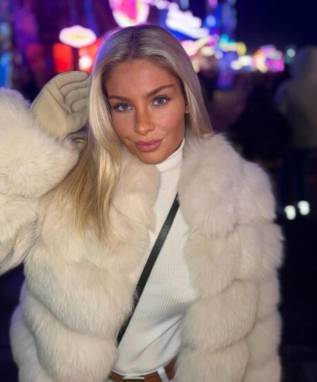 mollymercedes ポルノスター 無料 写真