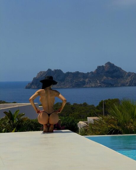 actually lia スター xxx 写真