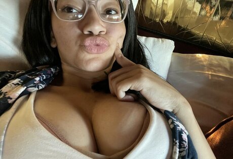 Alyssavanilla ポルノスター セクシー ギャラリー