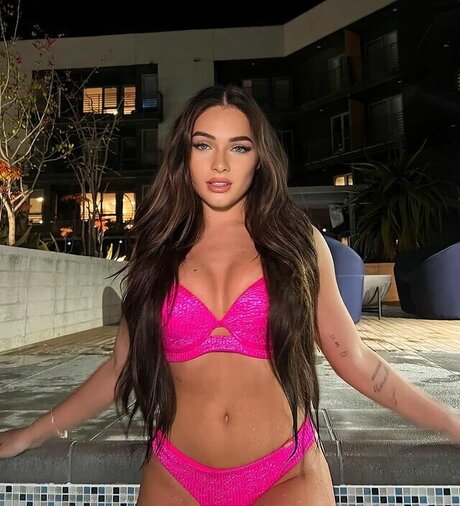 Michelle Kennelly 美しいスター ギャラリー