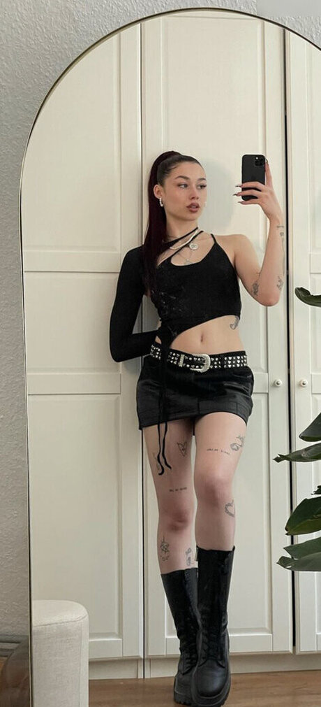 教師限定ファン アートヌード 画像