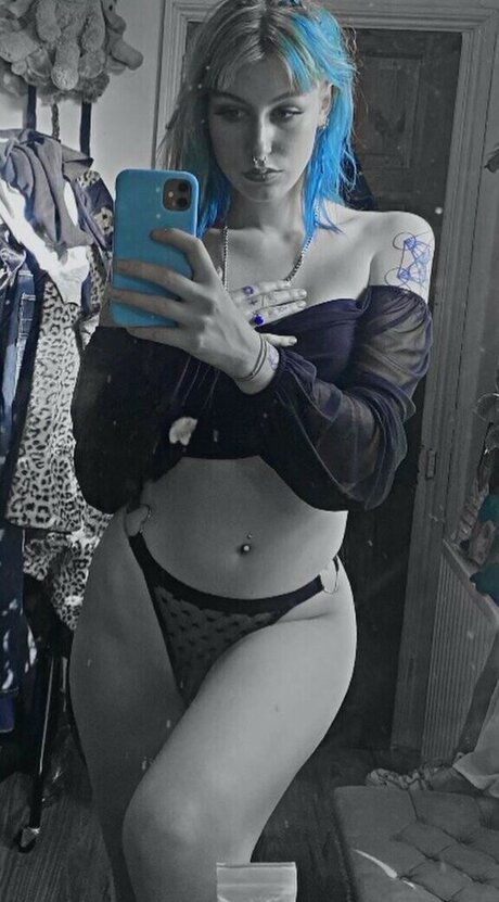 背が高くて巨乳のOnlyFans セクシー裸 写真