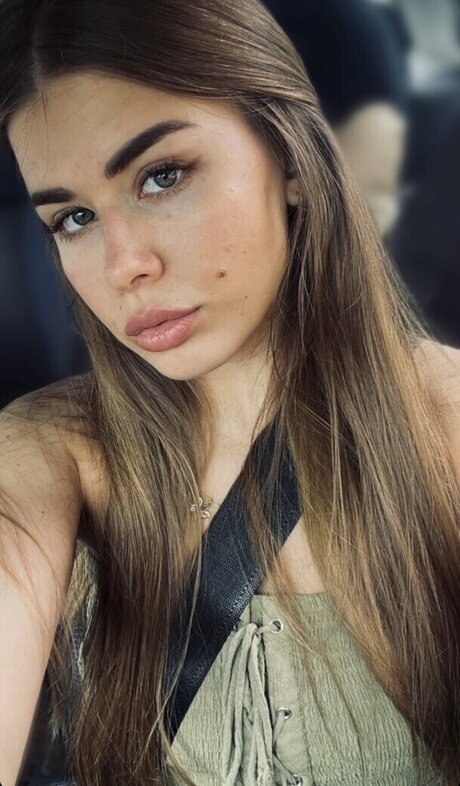 Wer ist das_ 裸モデル 画像