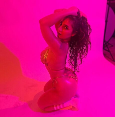 年配の熟女オンリーファンズ 無料 画像