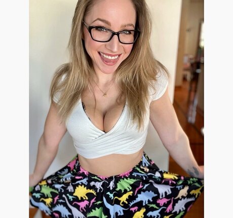 巨大なチンポを持つシーメールオンリーファンズ セクシー裸 画像