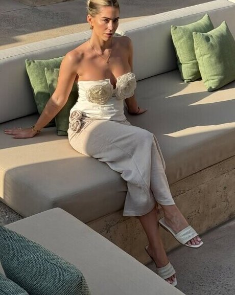 ぽっちゃり 主観視点 OnlyFans セクシー裸 写真