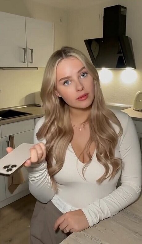 eyFreundin ヌードモデル 画像