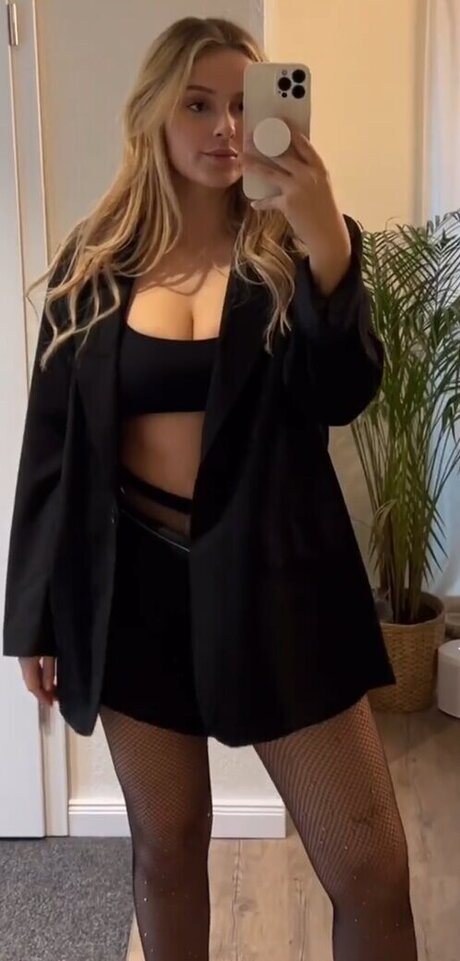 ポーグ xxx オンリーファンズ 無料ヌード 写真