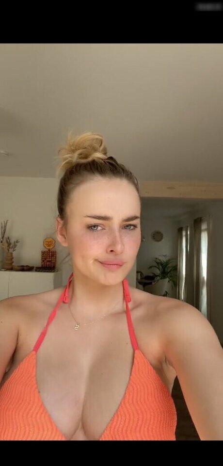 アジア人のティーンの足 オンリーファンズ 限定 ギャラリー