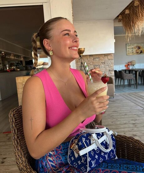 eyFreundin ポルノスター ヌード 画像