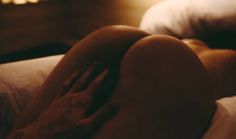 裸の熟女オンリーファンズ ポルノ 写真