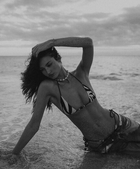 アラブのティーンズオンリーファンズ ポルノグラフィック 画像