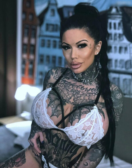 家族限定ファン セクシーヌード 写真