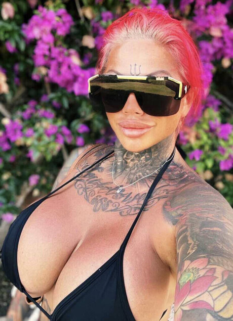 巨乳とお尻のオンリーファンズ パーフェクト 画像