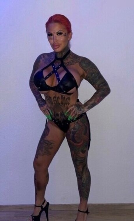 厚い黒檀オンリーファンズ ポルノ 写真