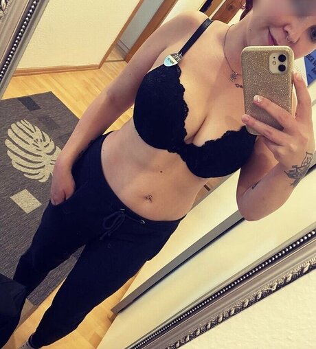 小柄な妻OnlyFans アダルト 写真