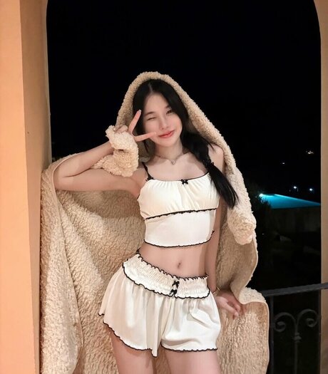 巨乳ブルネットオンリーファンズ セクシーヌード ギャラリー