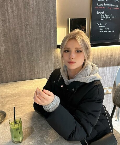 Kitty Mae 高品質モデル 写真