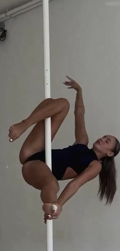 ママの足OnlyFans 美しい裸 写真