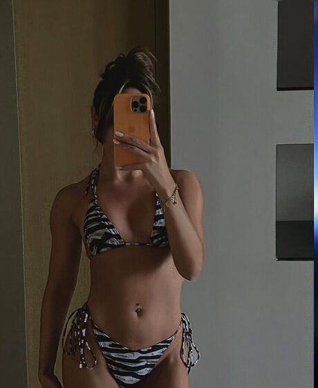 巨乳の黒人女性オンリーファンズ えろ 画像