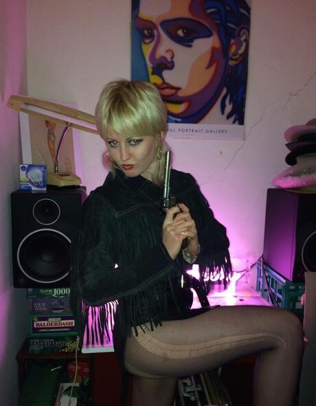 Amy Taylor 美しいスター 写真