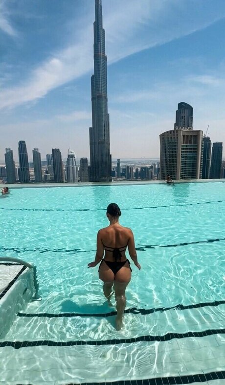 赤毛ティーンオンリーファンズ セクシー裸 画像