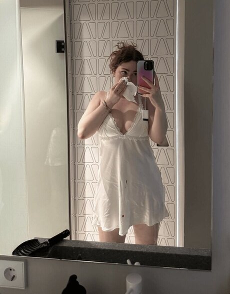 厚い黒檀オンリーファンズ セクシーヌード 写真