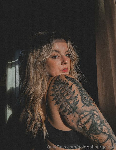 goldenhourgal ヌードスター 画像