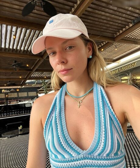 足ヌードオンリーファンズ 無料ポルノ 写真