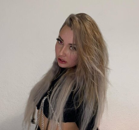 金髪クーガーオンリーファンズ 無料 写真