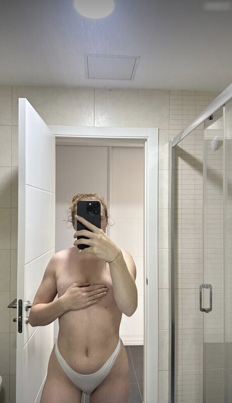 Elenarides ヌード女優 写真