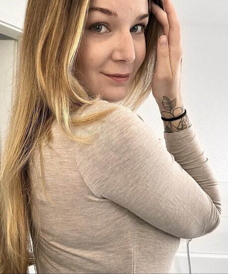 巨大な天然おっぱいオンリーファンズ 美しいxxx 写真