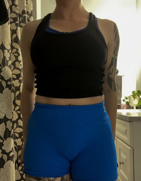 毛深いアジア人オンリーファンズ アートヌード 画像